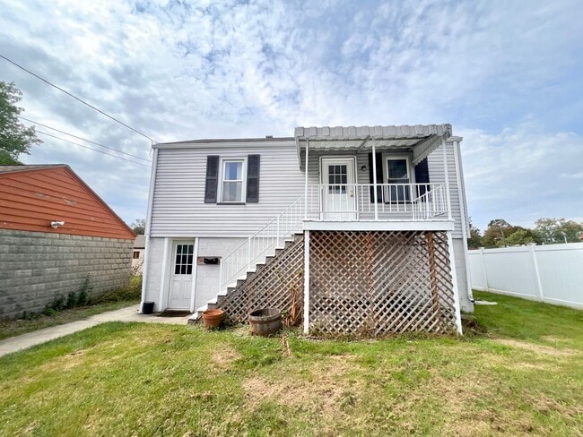 Primary Photo - Beaver Falls - 2 bedroom 1 Bath Home