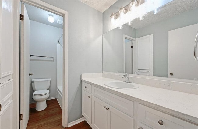 Building Photo - 2409 Berkett Dr