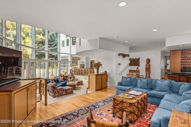 Building Photo - 431 W Hopkins Ave