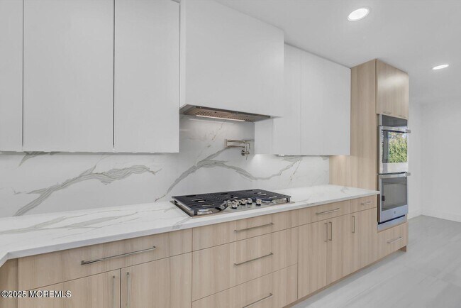 Building Photo - 1 Robin Dr