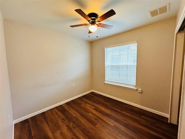 Building Photo - 8420 Twiggy Ln