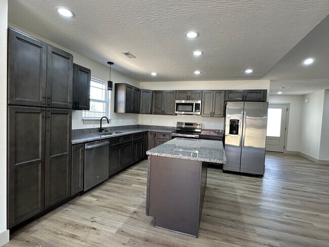 Building Photo - BRAND NEW 3 Bed 2 Bath in WAYNESVILLE - FOR RENT