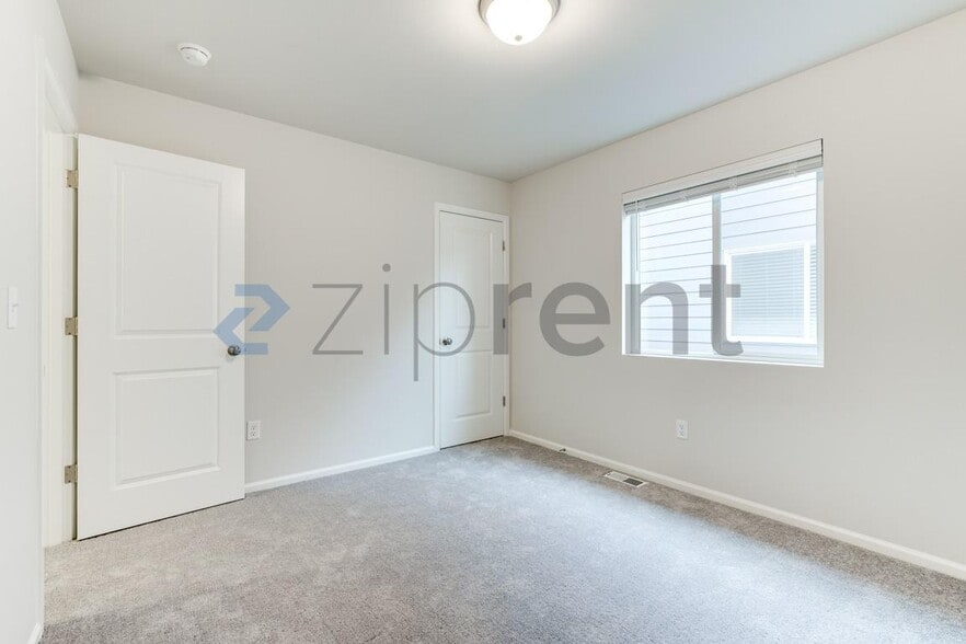 Building Photo - Unit