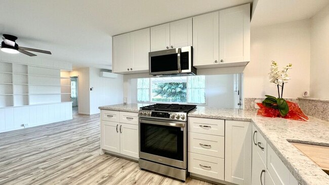 Building Photo - 2340 University Ave