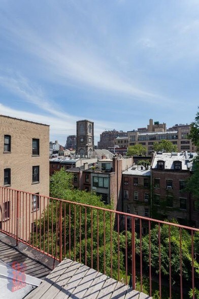 Building Photo - 350 W 21st St
