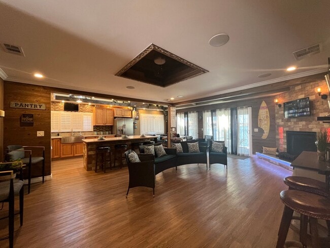 Building Photo - 3bdr 2 bth with a Bonus Room in Spring Val...