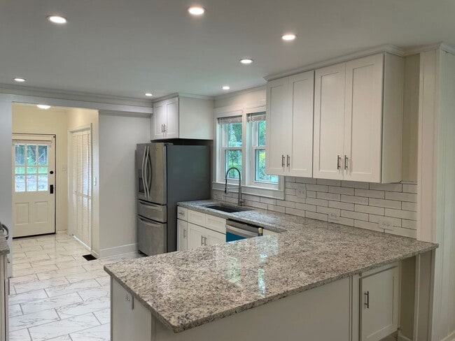 Building Photo - 408 Rockridge Ave