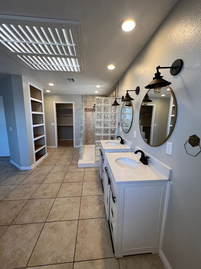 Building Photo - Spring Valley Lake Home