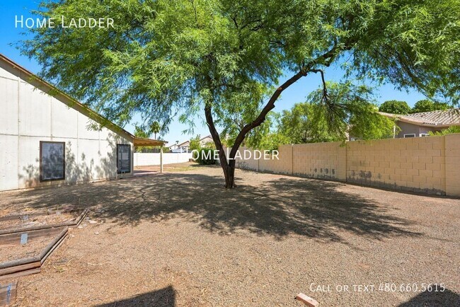 Building Photo - 745 N Hazelton Dr
