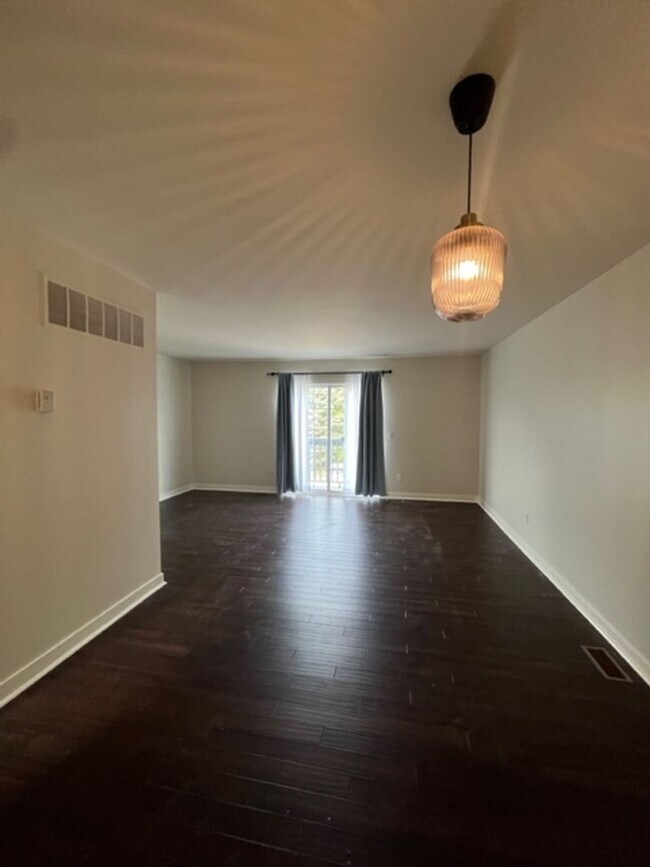 Building Photo - 3087 Promenade Cir