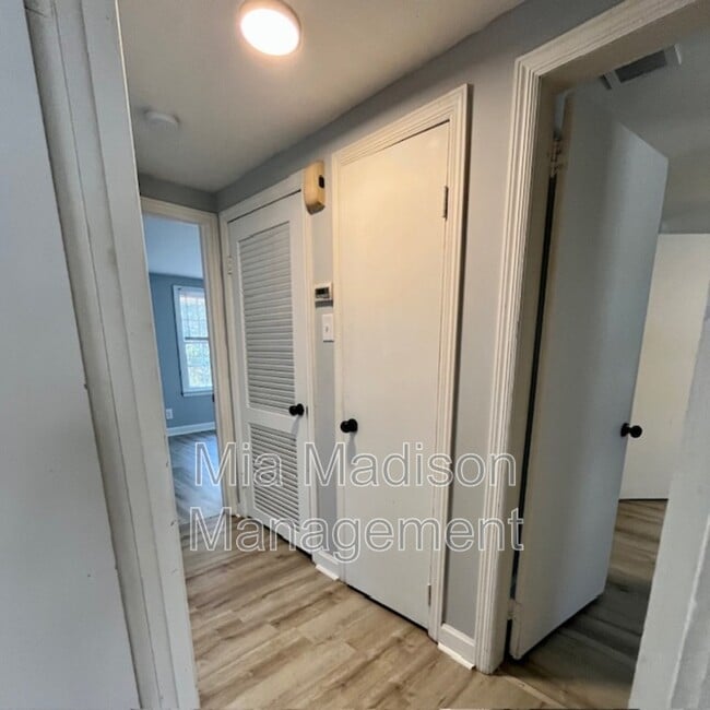 Building Photo - 40 Wesley St