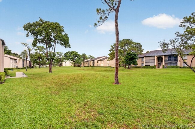 Building Photo - 720 Sunny Pine Way