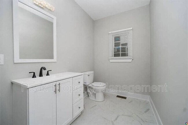 Building Photo - 1203 N 19th St