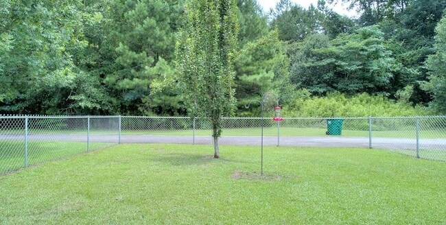 Building Photo - 1900 Sussex Ct