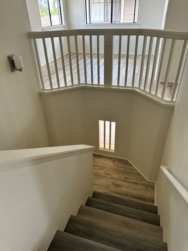 Building Photo - Royal Kunia 5 Bed 3 Bath 2 Car Garage