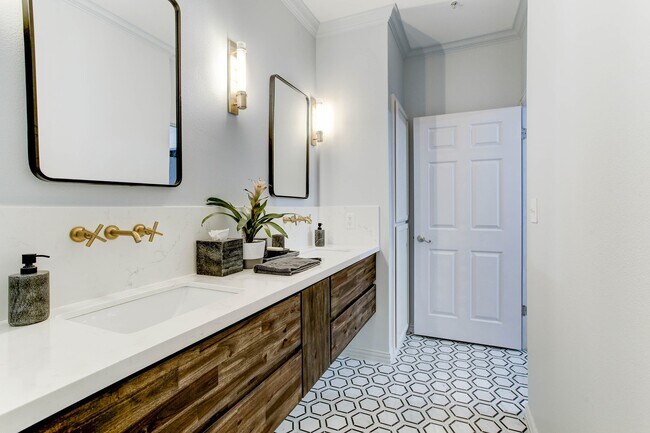 Building Photo - 2111 Welch St