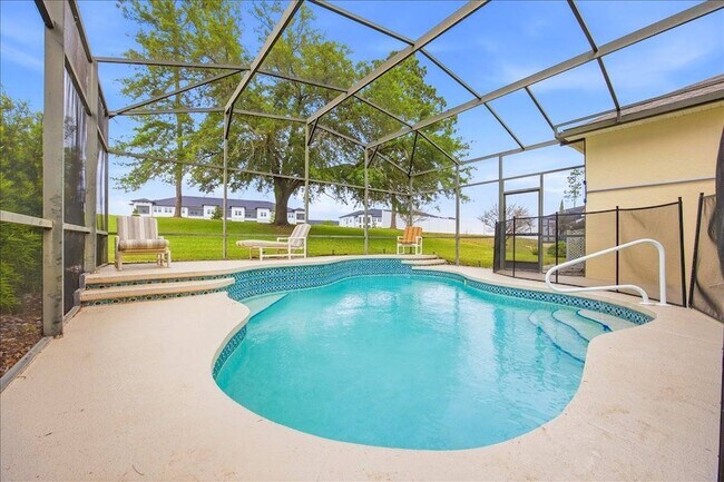 Building Photo - 722 Brighton Dr