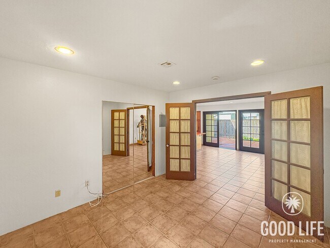 Building Photo - Rare Large Lot + Open Floorplan with Beautiful Artisting Styling