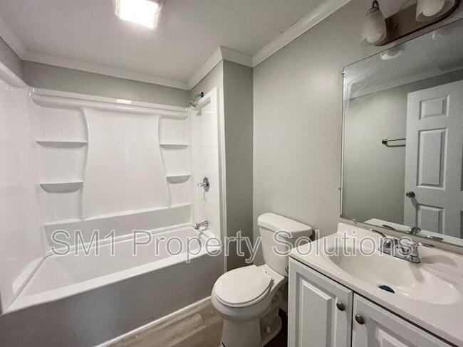 Building Photo - 871 W 11th St