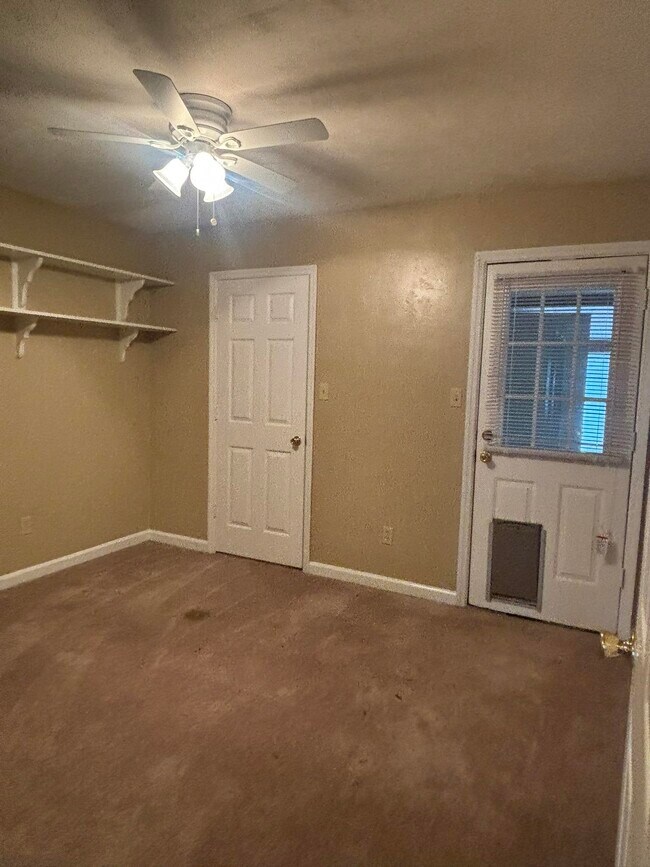 Building Photo - 447 Richview Park Cir W