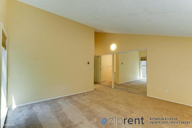 Building Photo - 2 br, 2 bath Condo - 13680 NE 69th St, Red...