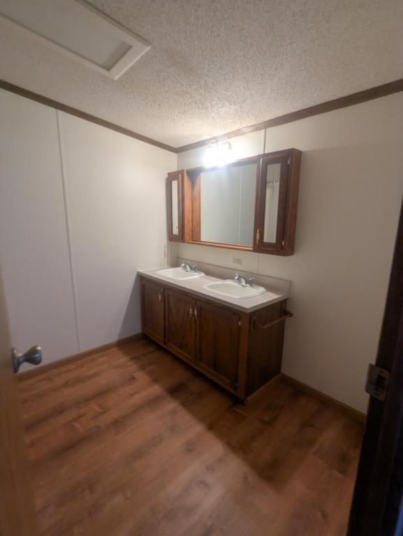 Building Photo - 4460 S Wise Rd