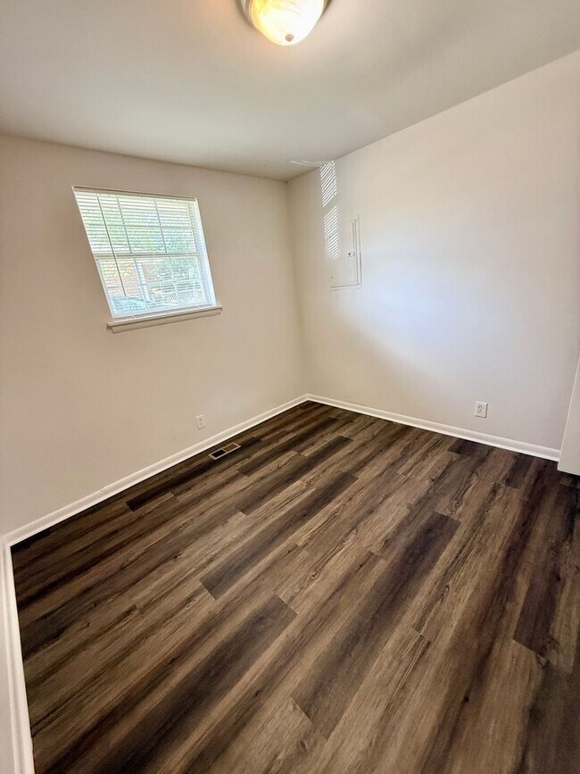 Building Photo - East Nashville 2 Bed $1550 Close to Shelby...