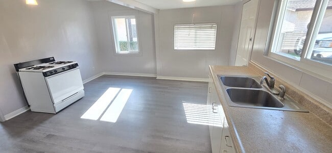 Building Photo - 13109 Barlin Ave