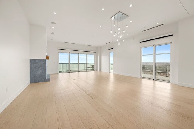 Building Photo - 2800 Lakeside Pkwy