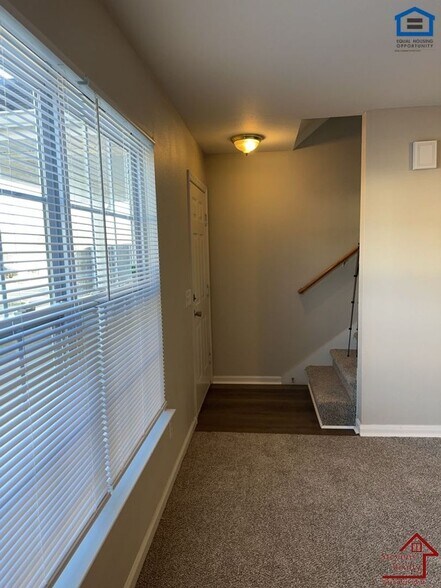 Building Photo - 3947 Webb Oaks Ct