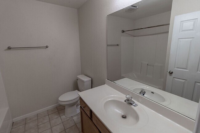 Building Photo - 1323-1325 Godas Dr