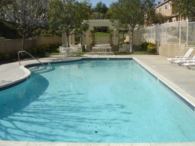 Building Photo - Palisades 3 Bedroom for Rent in Stevenson Ranch!