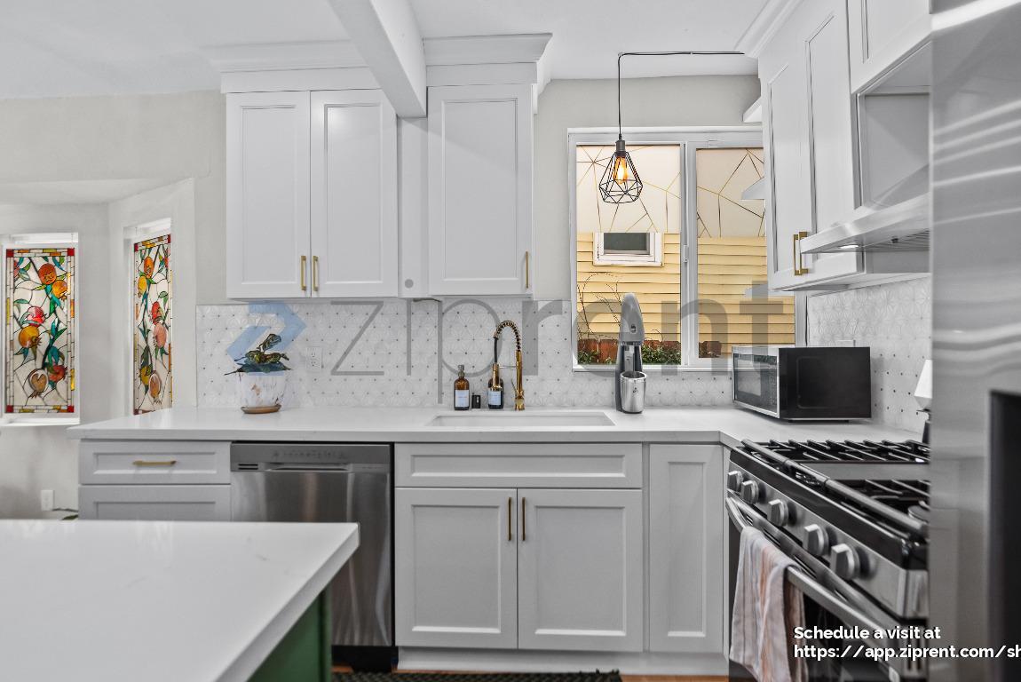 Building Photo - 3473 Birdsall Ave