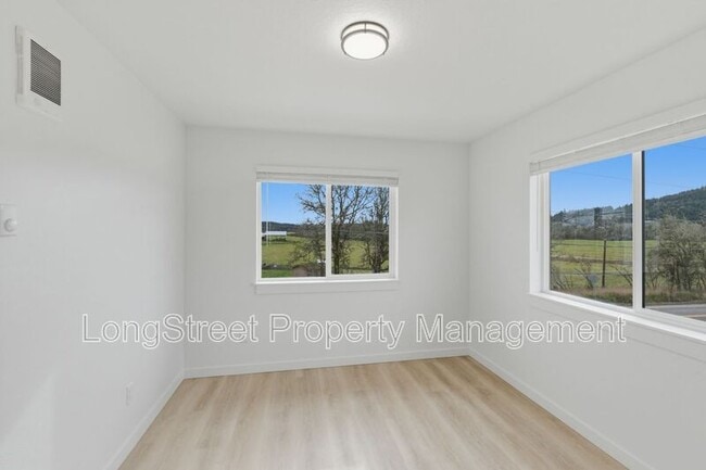 Building Photo - 810 S 19th St