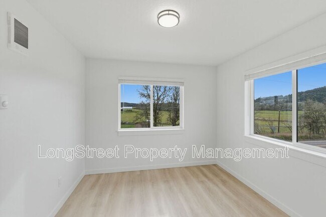 Building Photo - 818 S 19th St