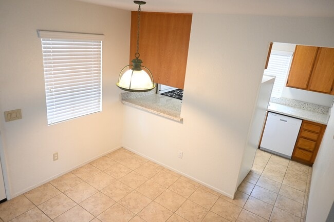 Building Photo - 2135 K Ave