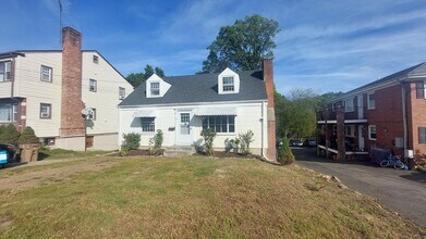 Building Photo - Cape Style Single Family 2 Bedroom/ 1 Bath...
