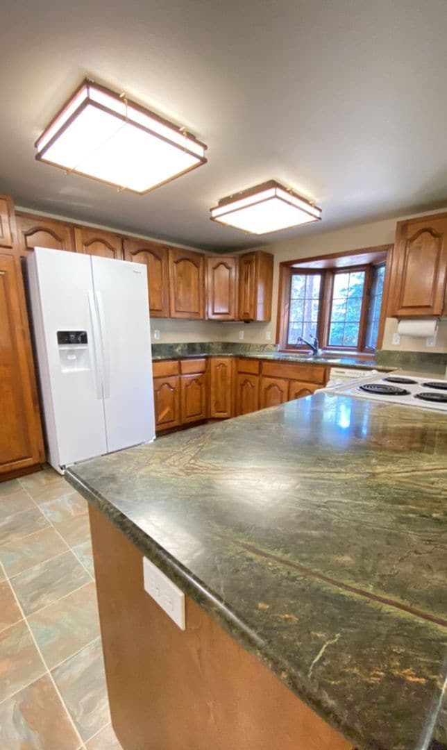 Building Photo - Spacious Four bedroom home in Post Falls