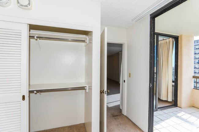Building Photo - Aloha Towers - 2 bedroom, 2 bath corner unit with 1 covered parking stall
