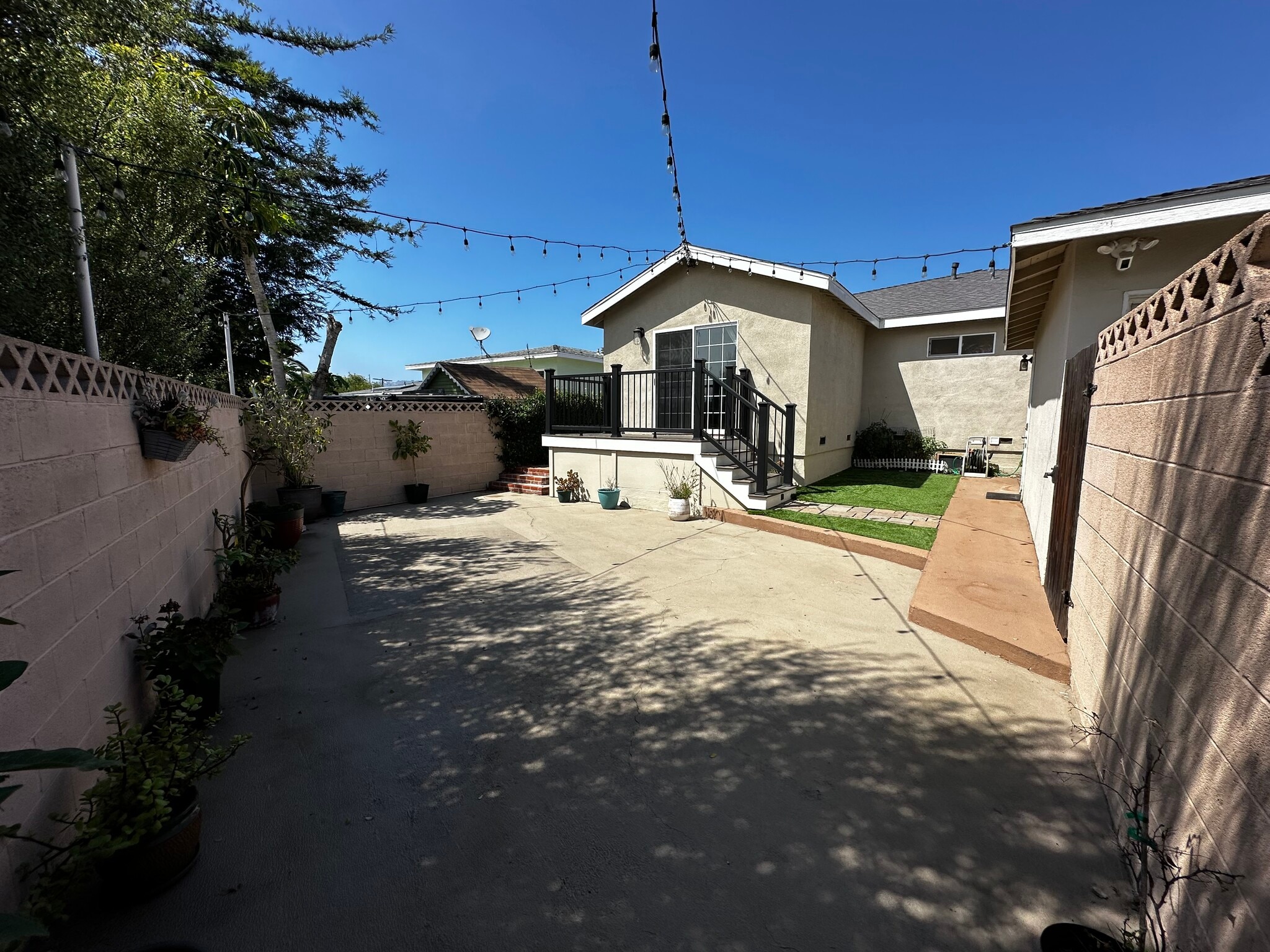 Spacious Backyard - 819 W 27th St