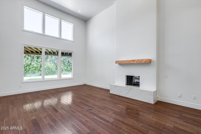 Building Photo - 8303 N 61st Pl