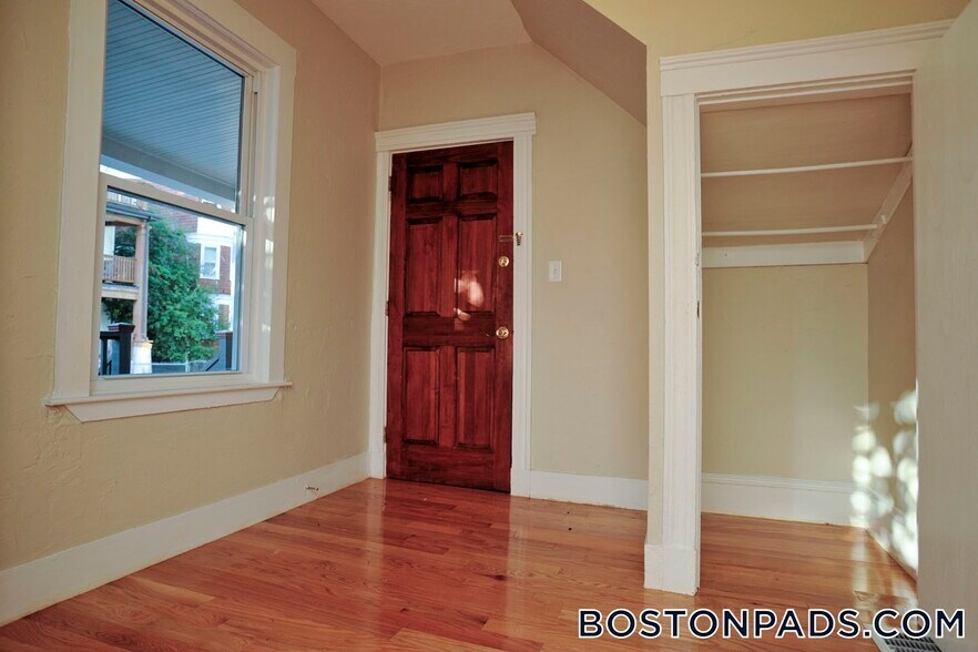 Building Photo - 29 Ridgewood St