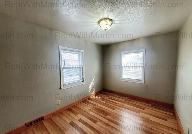 Building Photo - 1112-1114 Byron Ave