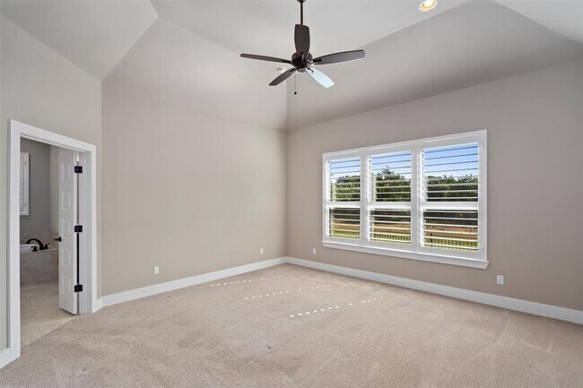 Building Photo - 904 Naranjo Dr