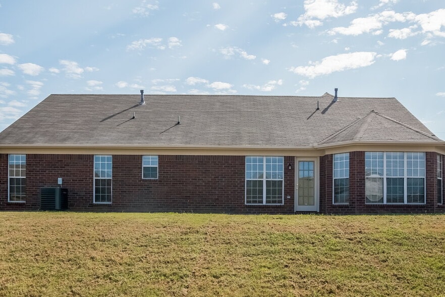 Building Photo - 6379 Sandbourne E