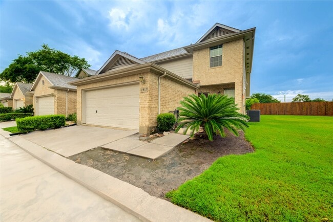 Building Photo - 2931 Meadowglen Cove