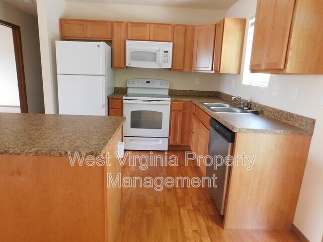 Building Photo - 210 Cardinal Wy