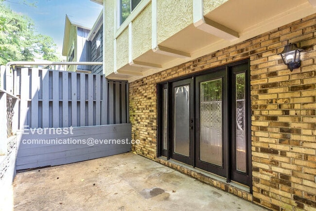 Building Photo - 804 Vestavia Villa Ct