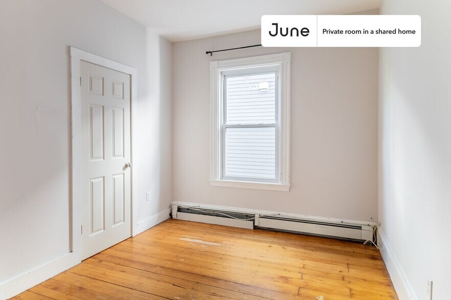 Building Photo - Private bedroom in 5 bed/1 bath Home