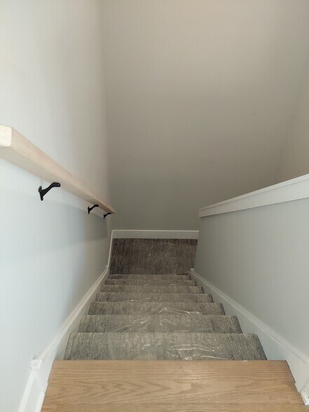 Building Photo - 4409 N Seeley Ave